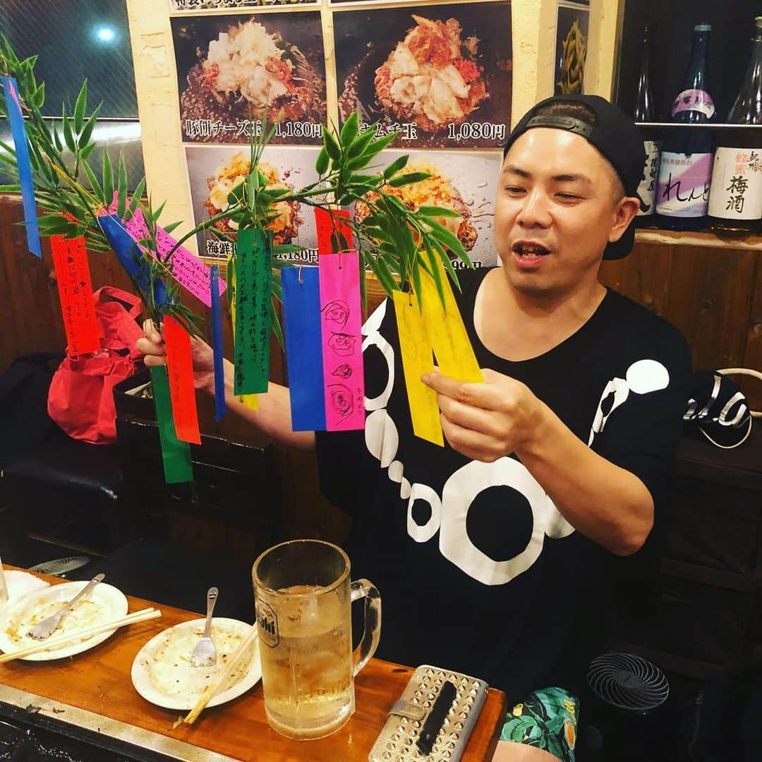 宮地謙典さんのインスタグラム写真 - (宮地謙典Instagram)「昨日は 滑舌亭一門会メンバーでギンナナ菊っちゃんの送別会！！ 苦楽を共にしてきた同期の決断を僕は全力で応援するからね！！ ハワイに行っても頑張れ！！ もちろん僕も頑張る！！ ぺいーーーーんす！！ #ギンナナ菊池」7月2日 11時26分 - miyajinibugo