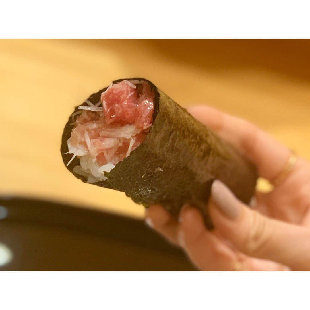 中田奈沙さんのインスタグラム写真 - (中田奈沙Instagram)「No.1 SUSHI in Kanazawa🍣✨ 今回の金沢の旅の目的は 《小松 弥助》に行くこと❤️ 誘ってくれた @maricha0901  本当にありがとう😭✨✨ 楽しい2人旅だったね🤤 * #奈沙ログ #奈沙ログin金沢 #奈沙旅in金沢 #歯はいらないシリーズ * * #sushi #kanazawa #ishikawa #japan #japanesefood #washoku #foodie #foodstagram #foodpic #foodgasm #foodporn #instafood #gourmet #金沢 #石川 #小松弥助 #弥助 #寿司 #グルメ #激ウマ #悶絶 #飯テロ #海鮮 #感動 #大人の遠足 #グルメ遠征」7月2日 11時33分 - nasa_nakada