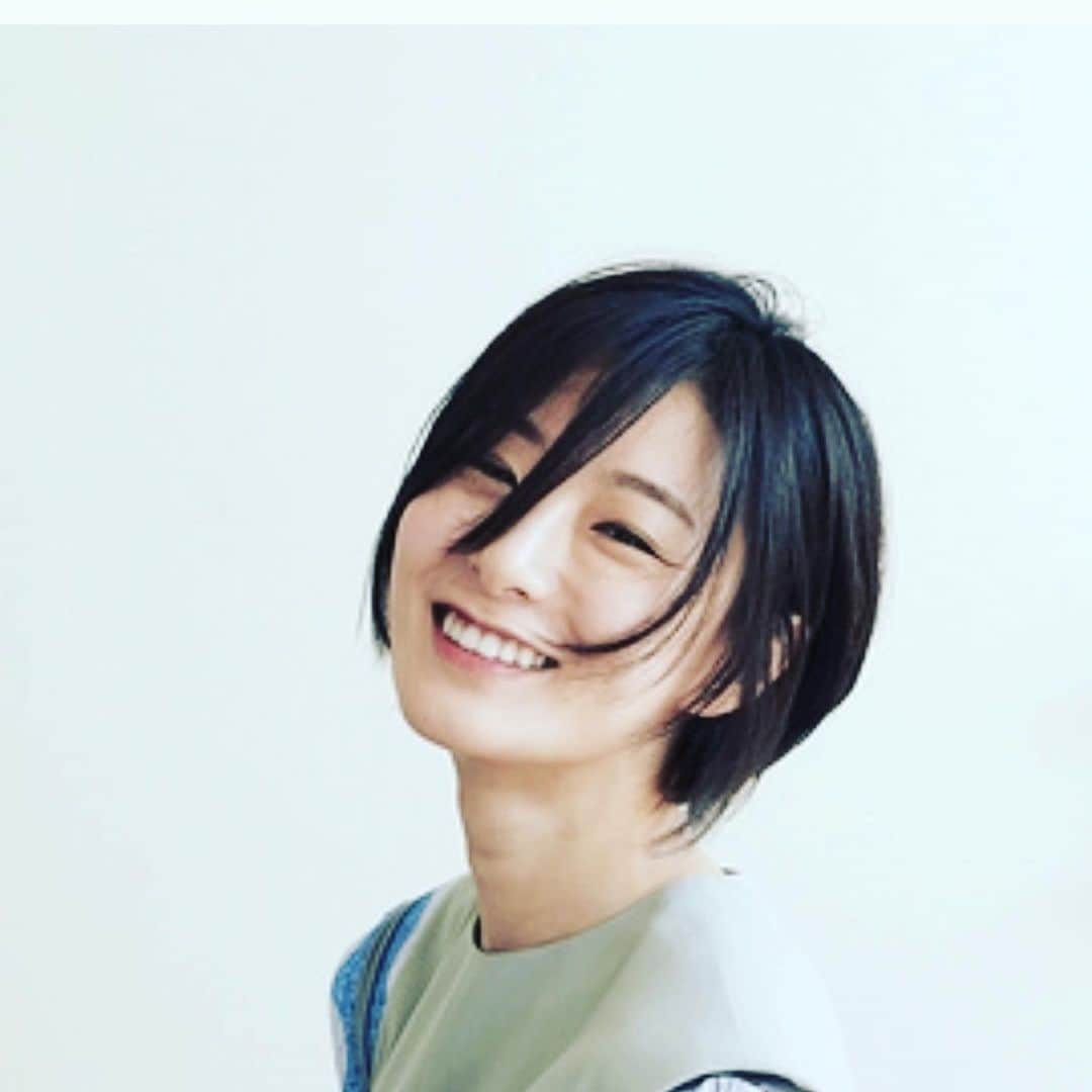 のインスタグラム：「女優としてドラマで活躍中、さらにはJ-waveでラジオパーソナリティーでおなじみの玄理が次のドラマの役柄を演じる為にショートカットに✨ そしてヘアドネーションをやってくれました！ @aokiyoshifumi  @25ansjp  @npojhdac  http://www.25ans.jp/beauty/focus/_hyounri  #ひょんり #ヘアドネーション #hairstyle  #ショートカット #hair salon #twiggytokyo  #haircut&stylebyme #make-upyukienarisawa #ヴァンサンカン #JHD&C #yumedreaming」