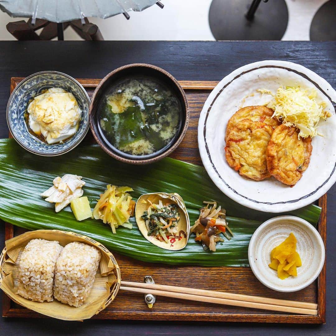 きょん。さんのインスタグラム写真 - (きょん。Instagram)「. .  はらいそ  ビジネス街 ど真ん中。  忙しなさ 皆無の和空間で おにぎりを。  #はらいそ #lunch#osaka#onigiri」7月2日 12時06分 - kyon_tokiiro