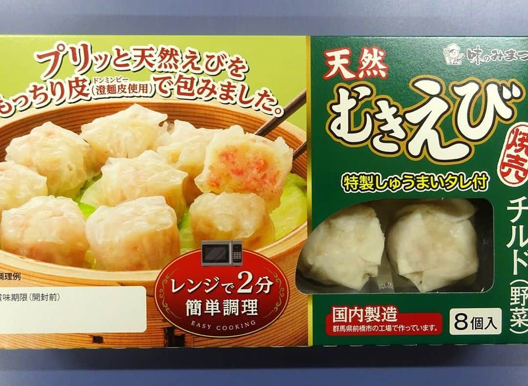 みまつ食品 餃子工房RON ひとくち餃子とキャベツサイダーさんのインスタグラム写真 - (みまつ食品 餃子工房RON ひとくち餃子とキャベツサイダーInstagram)「.⁣ 🤜一切妥協なし💥本気のものづくり🤛⁣ .⁣ 安心・安全、美味しさの追求は⁣ まず妥協のない「素材選び」から！⁣ .⁣ こだわり素材のひとつである⁣ 「小麦粉」は、⁣ 商品のコンセプトに合わせて独自でブレンドすることによって、⁣ 商品特性に応じた多彩な皮を生み出しています🎨⁣ .⁣ 本日ご紹介するのは、⁣ パッケージも新たに、具も皮も⁣ 新しくなったみまつの”焼売”🤤🤤！！⁣ .⁣ ぜひご家庭で本格中華をお楽しみください💁‍♀️⁣ .⁣ .⁣ #みまつ食品 #焼売 #皇帝シリーズ #皇帝焼売 #天然むきえび焼売 #貝柱まるごと焼売 #中華 #中華料理 #グルメ #主婦 #おうちごはん #家庭料理 #豊かな食卓 #料理好きと繋がりたい #餃子 #みまつ餃子 #皇帝餃子 #おかず #お酒 #🍺 #おつまみ #私のおいしい写真 #料理写真 #foodpic #ものづくり #chinesefood #instafood #foodstagram #cookingram」7月2日 11時58分 - mimatsu_gyouzakoubou_ron