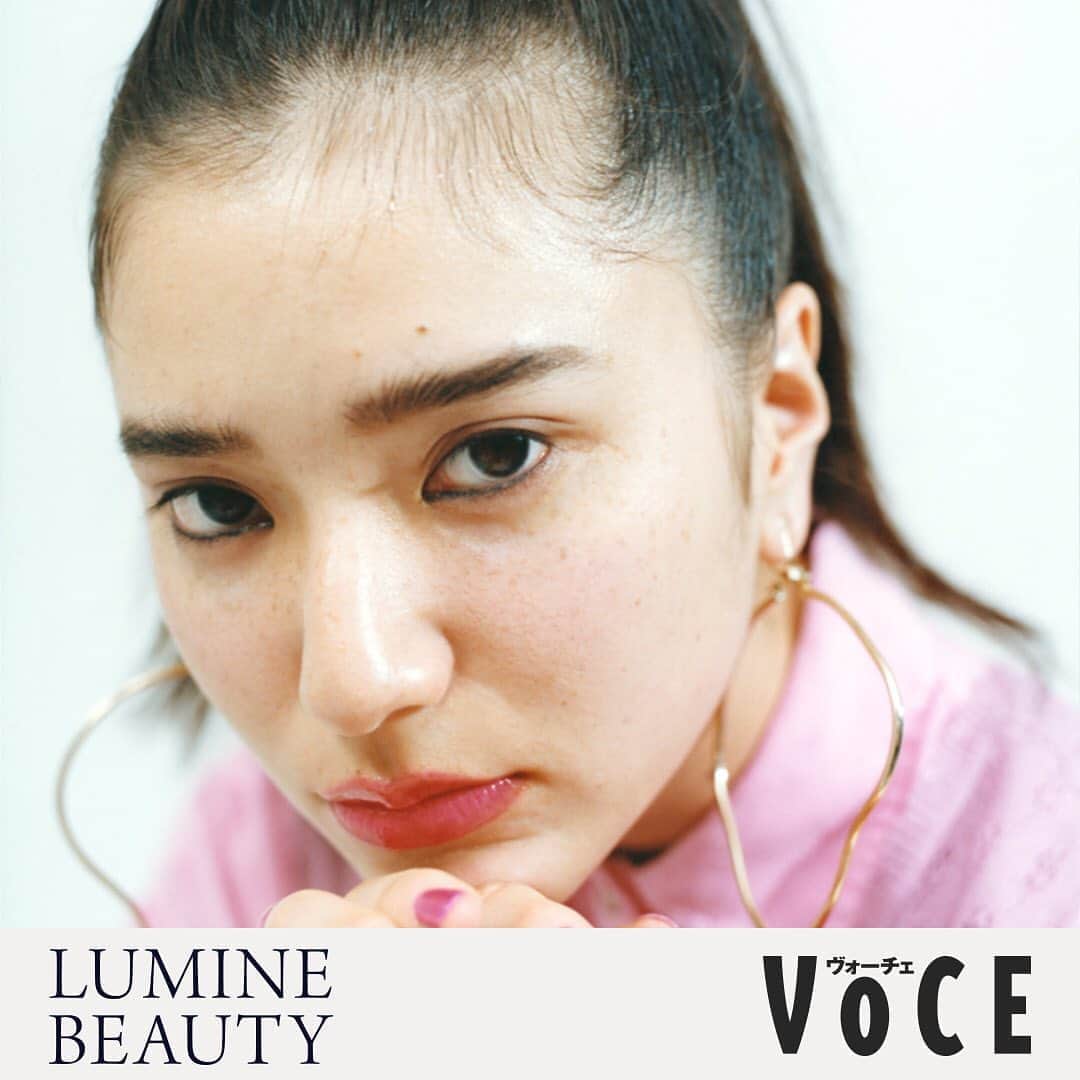 ルミネ公式のインスタグラム：「《LUMINE × VOCE》 コスメを変えるとおしゃれが変わる . この夏VOCEがおすすめするLUMINEの真夏の最旬カラーコーデ×メイクの組み合わせをたっぷりとご紹介！ . ▼詳しくはWEB「VOCE」タイアップページをチェック  http://sp.i-voce.jp/special/lumine-1907/?utm_source=ig&utm_medium=social&utm_campaign=voce #LUMINE×VOCE #cosme #beauty #メイクアップ #夏コスメ #夏コスメ2019 #横田美憧 #VOCE #lumine #ルミネ」