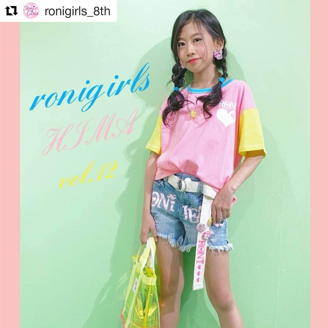 RONI WORLDのインスタグラム：「#Repost @ronigirls_8th (@get_repost) ・・・ . ❤︎❤︎❤︎RONIGIRLS8期生❤︎❤︎dancers❤︎❤︎HIMA❤︎❤︎vol.12❤︎❤︎❤︎. . 今日のお当番はdancersのHIMAです🙌💕今回のテーマは「👖夏のdenimコーデ👖」だよ🎶  HIMAはRONIのdenimが大好き😍❣️ 夏に活躍間違いナシのdenimアイテムを使ったcoordinateを紹介するね👍👍👍. . . . 🦄coordinate1️⃣🦄. . ダメージ加工のショートパンツを袖配色のTシャツでカラフルにボーイッシュに🧢❣️ ロゴプリントベルトとスニーカーで元気コーデの出来上がりだよ😍🎶 この袖配色のTシャツはsizeアップ⤴️してゆったり今年らしく coordinate👏👏 . . 🦄coordinate2️⃣🦄. . パニエ付きデニムスカートをレースキャミソールと合わせて女の子らしく🍒  パニエ付きデニムスカートは存在感抜群だからトップスと小物はシンプルにcoordinate😊 . . 🦄coordinate3️⃣🦄. . パニエ付きデニムスカートのデニムスカートを使ったblack❎redのcoordinate🥰 カジュアルなデニムスカートだけど小物はblackでまとめて大人っぽく💋 刺繍入りパフスリーブブラウスは涼しげで夏コーデには大活躍のアイテムだよ🤗💕 . . 🦄coordinate4️⃣🦄 . こちらもパニエ付きデニムスカートのデニムスカートを使ったcoordinate❣️ チェックのパッチワークキャミワンピースを重ね着して個性的なデニムコーデに🌼  トップスはキャミソールで夏らしく肌見せ☺️💕 🦄coordinate5️⃣🦄 . ホワイトのノースリーブセーラーブラウスとスキニーデニムでお姉さんなデニムコーデ👖❤︎👖❤︎ このストレッチスキニーデニムは動きやすくてキレイに履けるからお気に入り😆💕 足元はロールアップで夏っぽく🤗 小物もブルーでまとめて爽やかに✨. . . 🦄coordinate6️⃣🦄 . チュールデニムパンツを可愛らしくピンクでまとめた coordinate☺️🎀 ピンクのチュールリボンは高めのポニーテールにつけて女の子度アップ⤴️⤴️⤴️ 甘くなりすぎないように足元はスニーカー👟にするのがHIMAのお気に入り✨✨✨. . . 🦄coordinate7️⃣🦄. . 6月2日の62dayは名古屋PARCO店の撮影会でmodelsの@junju_ronigirlsと双子コーデ👯‍♀️💕 それぞれが小物を加えて自分らしくcoordinate🤗❤︎ JUNJUちゃんはフルーツのアクセで夏っぽく🍉 HIMAは大好きなイエローのアクセでまとめたよ😍 . . 🦄coordinate8️⃣🦄. . カジュアルになりがちなダメージ加工のデニムショートパンツをシースルーキャミチュニックとパールアクセで甘くgirlyに🥰✨ シースルーキャミチュニックは透け感があるから重ね着にピッタリのアイテム👍💕 . . もうすぐ夏本番🍉❣️ . お気に入りのデニムで夏コーデを楽しんでね😆✨. . 明日はmodelsのJUNJUちゃんだよ👠. . HIMAのInstagram［@hima_ronigirls ］も遊びにきてね🤗. 最後まで見てくれてありがとうございました😊💕 . ではまた次回の更新まで🍭🍭🍭. . . #ronigirls8期生  #ronigirls #dancer #HIMA #roni  #ロニィ #fashion #kidsfashion  #coordinate #デニムコーデ #denimcoordinate #denimstyle」