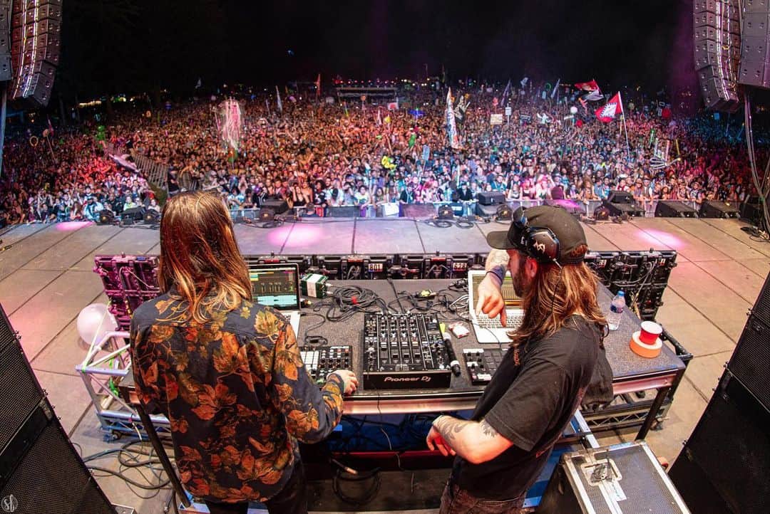 Zeds Deadさんのインスタグラム写真 - (Zeds DeadInstagram)「Wow that was incredible! Thank you so much Electric Forest! So good to be back. We felt the love last night 🙏」7月2日 12時35分 - zedsdead