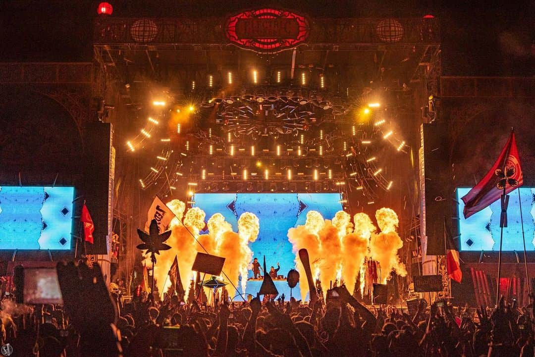 Zeds Deadさんのインスタグラム写真 - (Zeds DeadInstagram)「Wow that was incredible! Thank you so much Electric Forest! So good to be back. We felt the love last night 🙏」7月2日 12時35分 - zedsdead