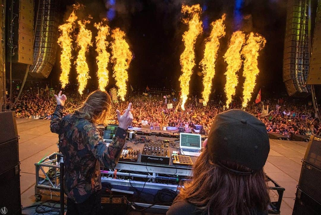 Zeds Deadさんのインスタグラム写真 - (Zeds DeadInstagram)「Wow that was incredible! Thank you so much Electric Forest! So good to be back. We felt the love last night 🙏」7月2日 12時35分 - zedsdead