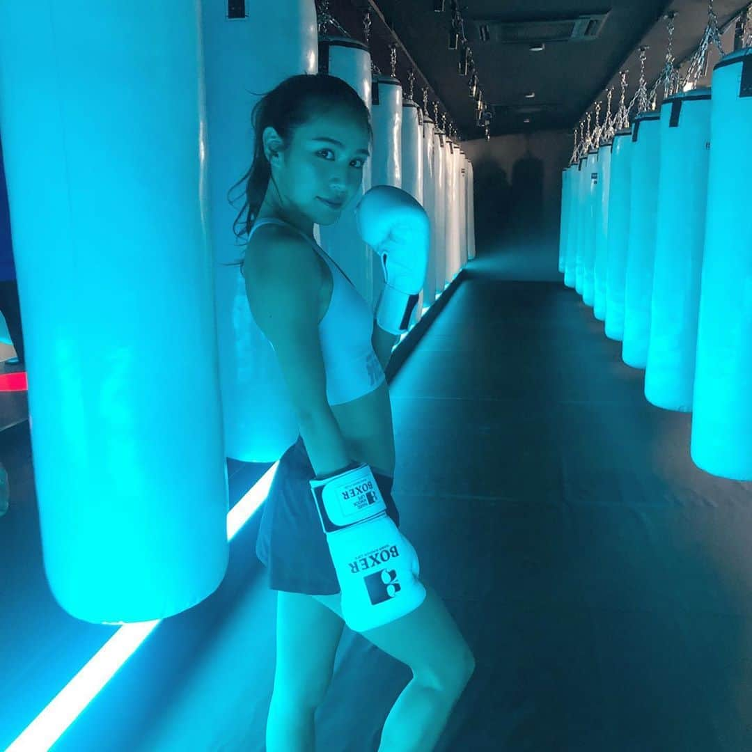 南美沙さんのインスタグラム写真 - (南美沙Instagram)「fight！🌺. . この間の撮影の一コマ👊. . 7月も楽しもうね〜😊🌺」7月2日 12時53分 - miee.misa