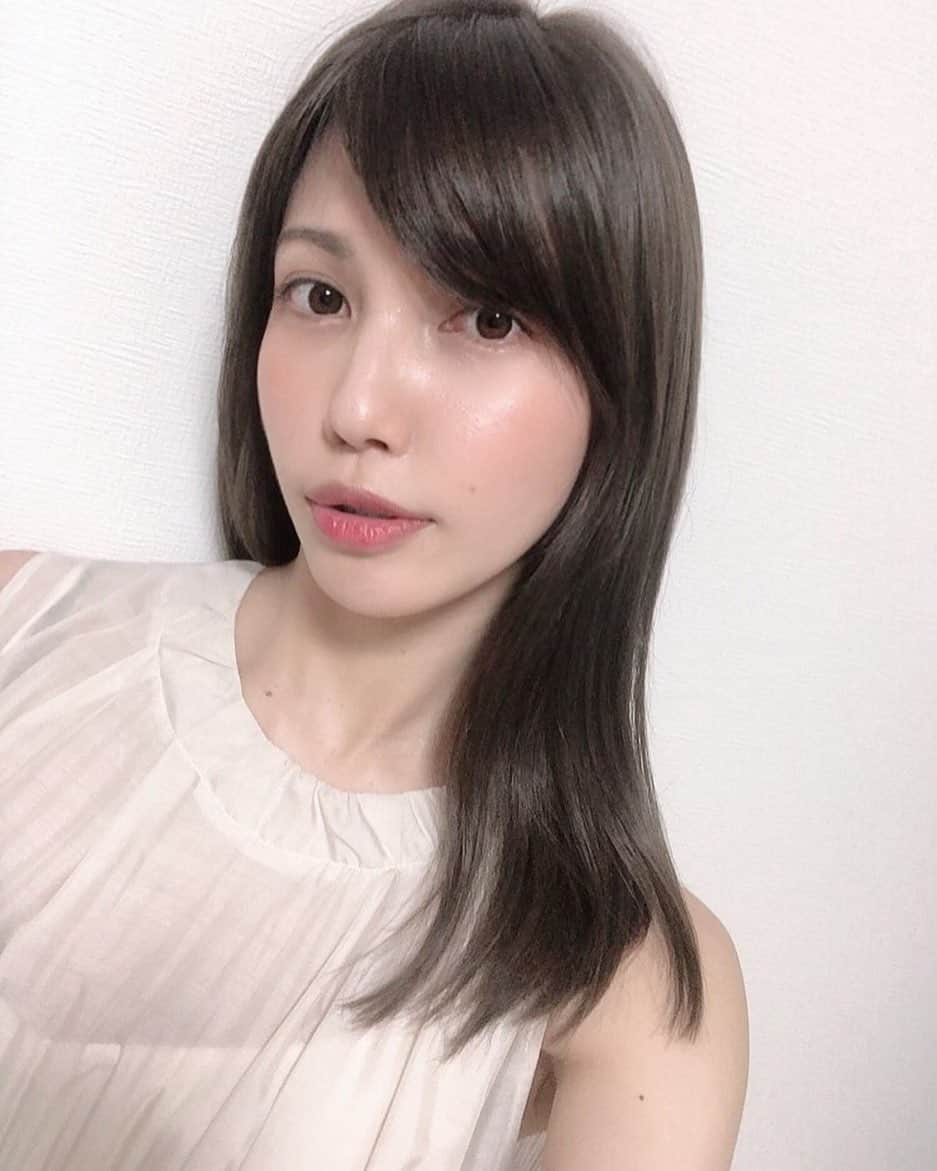 植田せりなさんのインスタグラム写真 - (植田せりなInstagram)「. hair color💇‍♀️ . 恵比寿駅からすぐにあるSaltWaterにて💐 カラーとトリートメントをしました☺️✨ . . 透明感のあるアッシュなどの外国人カラーが得意なりょうくん✨ 「植田せりなのインスタを見た」で 全メニュー40%OFFになります💇🏼✨ . . LINEにて【suuuuusa】 ご予約下さい🕊✨ Instagram➡︎ @ryo_saltwater りょうくんありがとう🥰 . . #美容室 #恵比寿美容室 #外国人カラー #透明感 #サラサラヘアー  #トリートメント  #セミロング  #せりなヘア  #ヘアメイク  #ヘアアレンジ  #beauty#beautysalon#hair#haircolor#hairsalon#hairstyle#hairset#ebisu#happyday#japan#beautylife#selfie」7月2日 12時56分 - serina_ueda