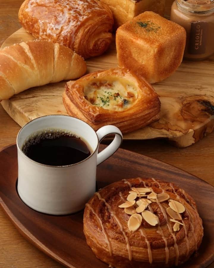 クリオロさんのインスタグラム写真 - (クリオロInstagram)「クリオロで人気の 焼き立てパン！ . サクサクの デニッシュや 塩パン、バケットなど 種類豊富に ご用意しております。 . カフェスペースで ゆったりランチでも、 明日の朝ごぱんにも オススメです。 . #criollo #クリオロ #小竹向原 #板橋 #東京 #tokyo #洋菓子店 #パティスリー #patisserie #カフェ #cafe #ランチ #lunch #パン #pain #パティシエカメラ部 #スイーツスタグラム」7月2日 13時01分 - criollo2016
