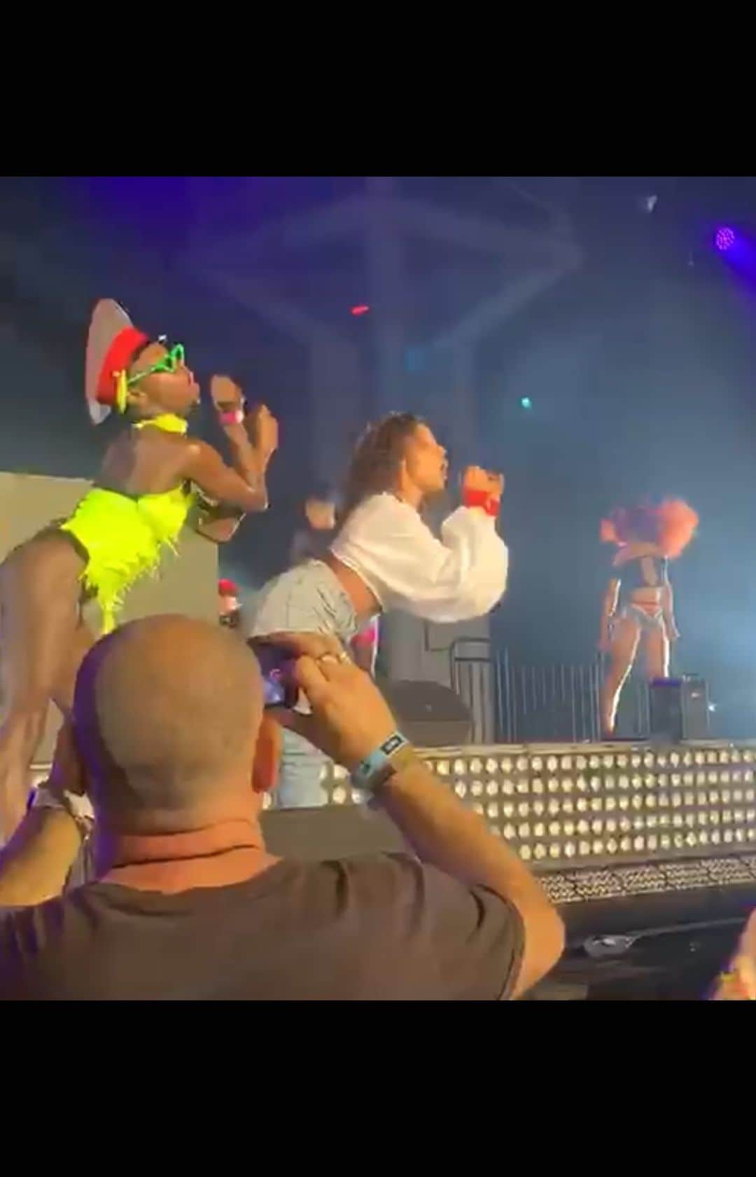 JONTE’のインスタグラム：「Jonte & Danielle perform the legendary choreography by @ramonibaynes & @hellojonte To #FREAKUMDRESS at #WORLDPRIDE2019」