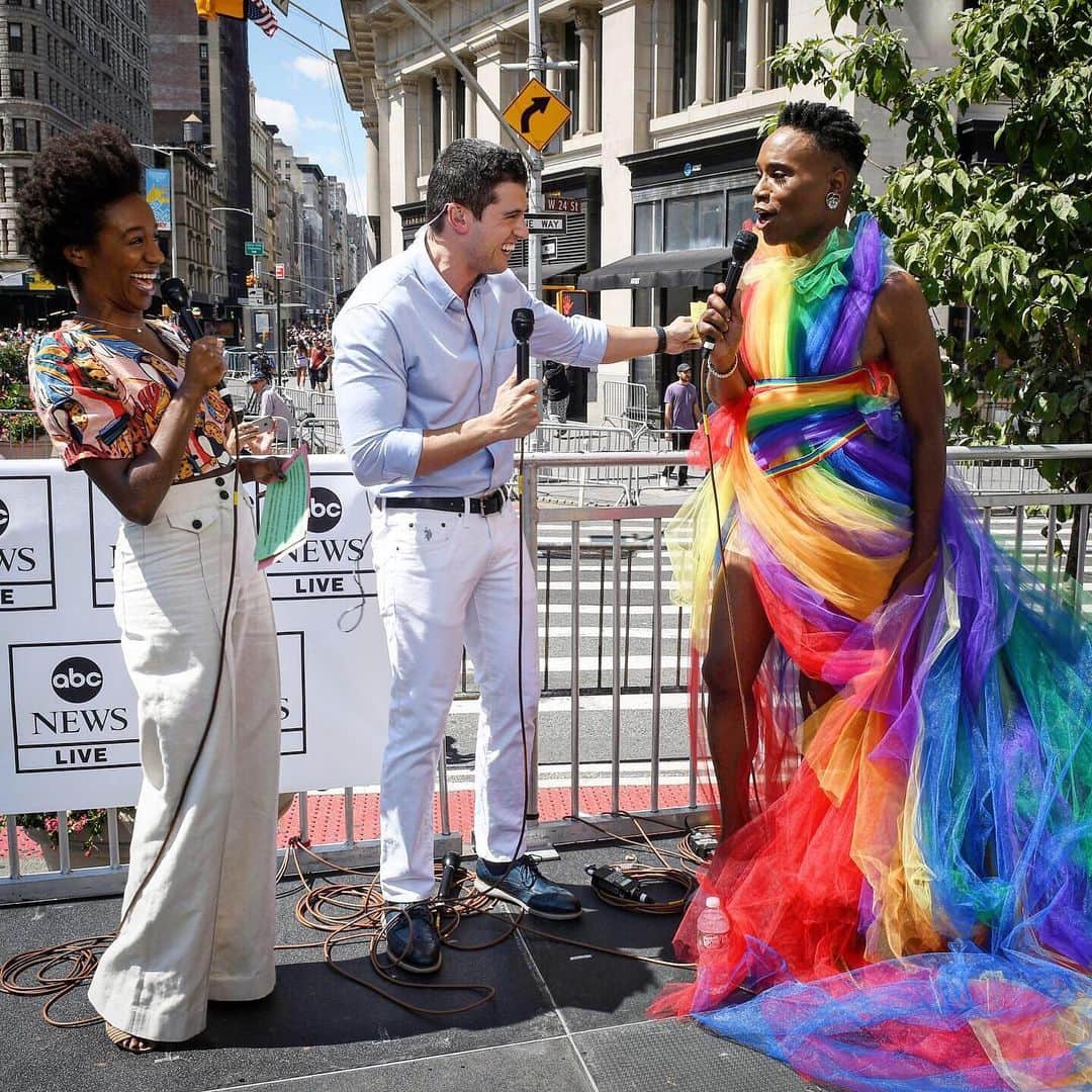 Good Morning Americaさんのインスタグラム写真 - (Good Morning AmericaInstagram)「#PRIDE on ABC News Live filled with love, life, history and community this weekend hosted by @kimnikiabrooks & @giobenitez as NYC hosted WorldPride along with the 50th anniversary of the Stonewall uprisings, which for many claim to be the start of the modern day LGBTQ+ movement. Special thanks to @sageusa for for helping to tell the stories of the elderly LGBTQ+ community and to keep their memories thriving. More at GoodMorningAmerica.com/PRIDE」7月2日 13時26分 - goodmorningamerica