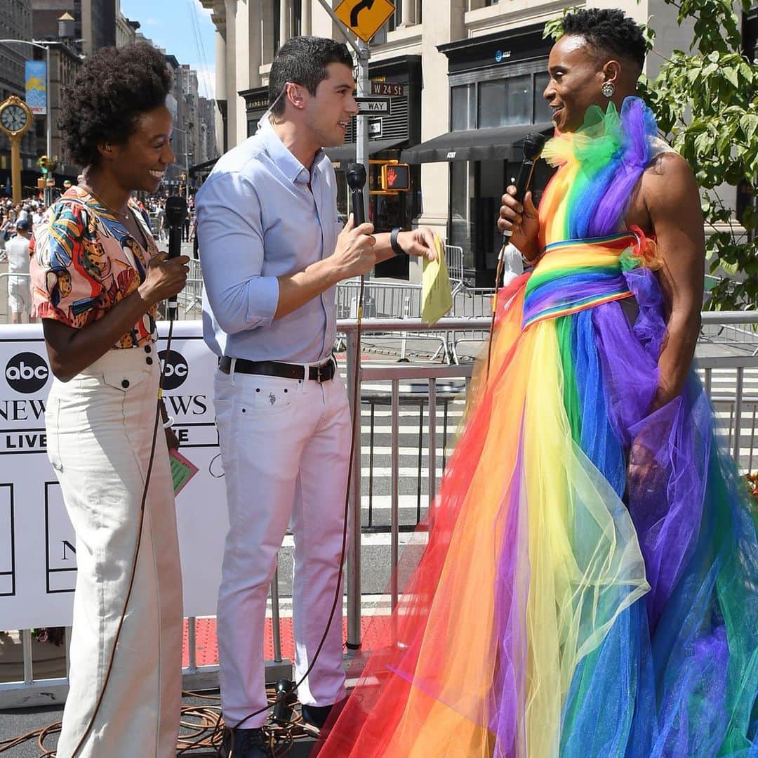 Good Morning Americaさんのインスタグラム写真 - (Good Morning AmericaInstagram)「The always-stunning @theebillyporter in a beautiful technicolor @csiriano with our @kimnikiabrooks & @giobenitez at #PRIDE on ABC News Live ahead of the #WorldPrideNYC March in Manhattan.」7月2日 13時48分 - goodmorningamerica