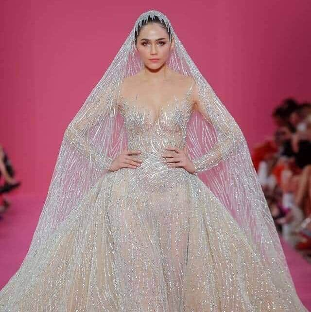 HappyWedding.Lifeさんのインスタグラム写真 - (HappyWedding.LifeInstagram)「ฟินาเล่ปิดท้ายโชว์ Georges Hobeika Couture Fall-Winter 2019-20 Paris Fashion Week . . Get more inspiration 🔽 https://www.happywedding.life/th/wedding-dress 🔍  แฟชั่นชุดแต่งงาน . . #happywedding #happyweddingth #happyweddinglifeth #happy #wedding #thailand #love #gown #bridal #weddinginspiration #inspiration #bride #ชุดแต่งงาน #แฟชั่นชุดเจ้าสาว #ชุดเจ้าสาว #เทรนด์ชุดแต่งงาน2017 #เทรนชุดแต่งงาน2018 #ตัดชุดแต่งงาน #เทคนิคเลือกชุดแต่งงาน #ซื้อชุดแต่งงาน #ขั้นตอนเตรียมตัวเลือกชุดเจ้าสาว #ดีไซน์ชุดเจ้าสาว . . 📷 nowfashion」7月2日 14時00分 - happywedding.life