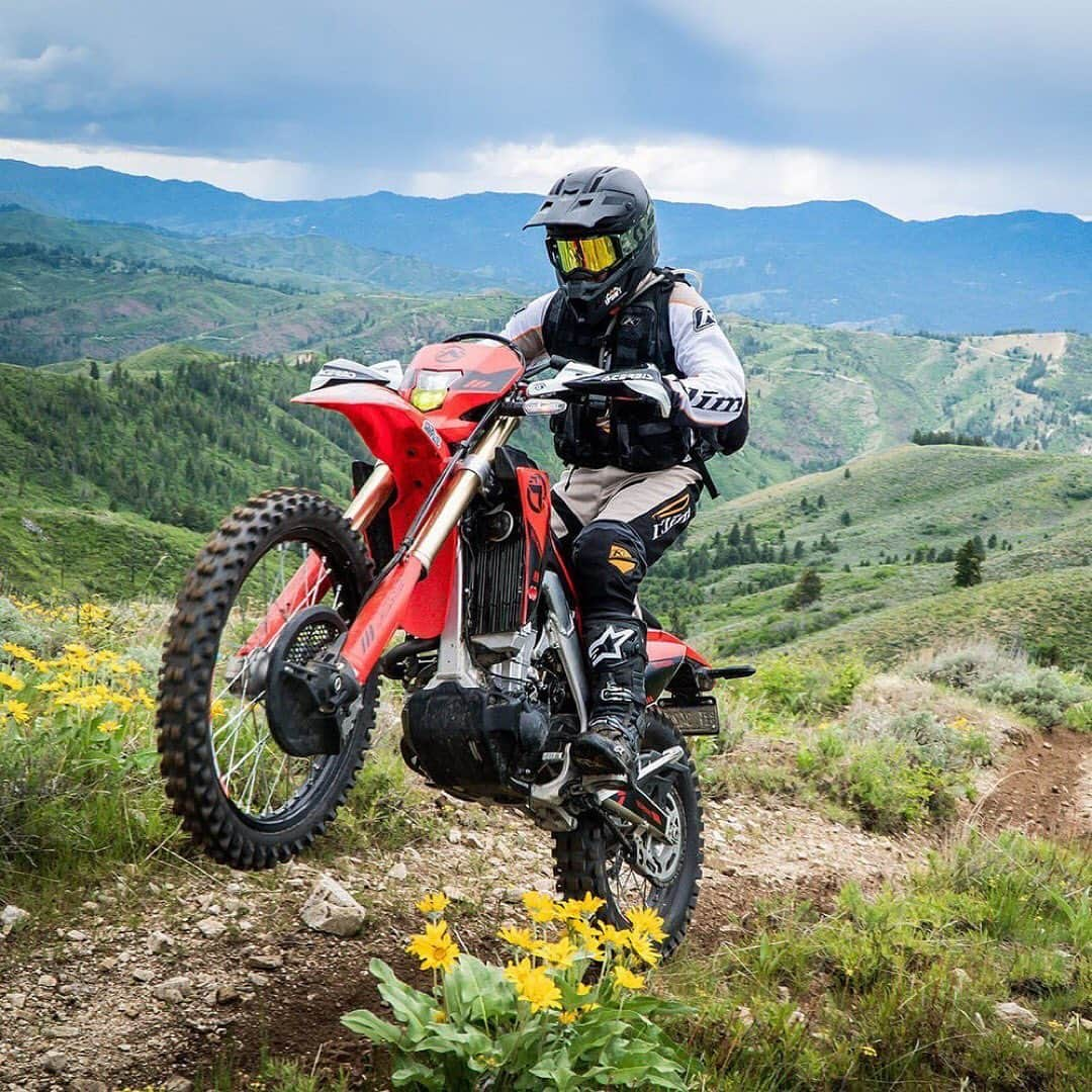 Honda Powersports USさんのインスタグラム写真 - (Honda Powersports USInstagram)「Ride with @upshift_online on their latest adventure ⛰ #CRF450L 📸: @upshift_online」7月2日 14時17分 - honda_powersports_us