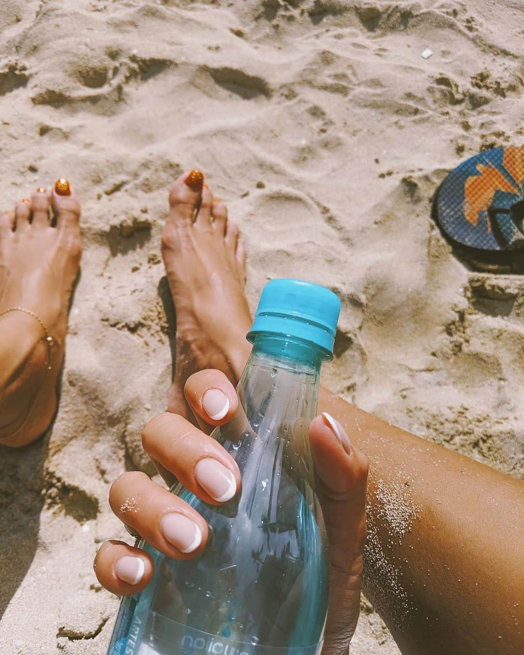 中島ケイカさんのインスタグラム写真 - (中島ケイカInstagram)「new nails⚡️ . @famenail.shibuya . フレンチ落ち着く🤭 フットは夏意識🧡 . #famenails #nails #beach #chilling」7月2日 14時14分 - kathy_tan529