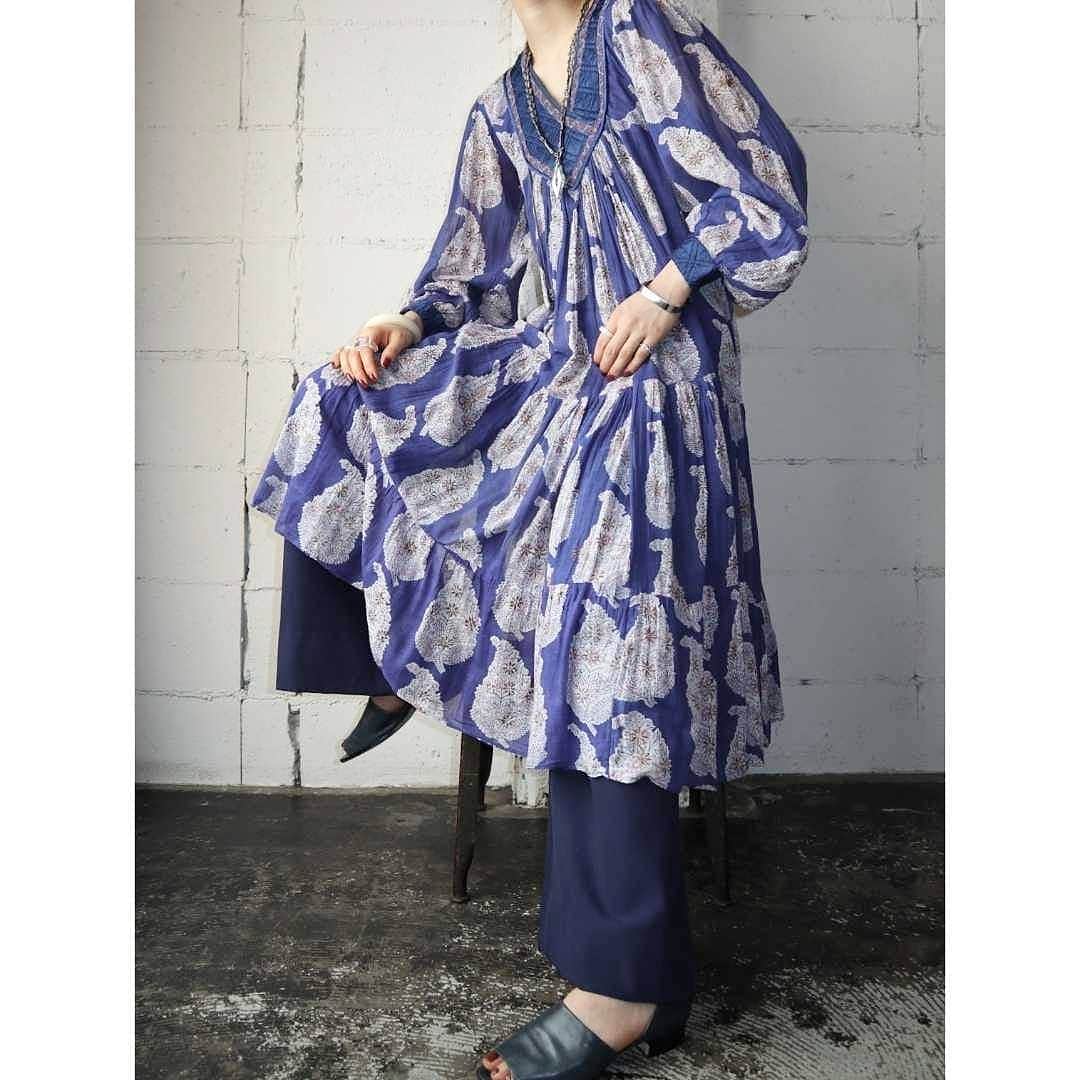 のインスタグラム：「Vintage Indian Cotton Dress  #Orfeo #Kichijoji #Tokyo #Vintage #used #fashion #coordinate #outfits #オルフェオ #吉祥寺 #東京 #古着 #古着屋 #ヴィンテージ #ユーズド #ファッション #コーディネート  掲載商品のお問い合わせはメールにて承っております。コメント、DMでのお問い合わせは受け付けておりませんのでご了承ください。」
