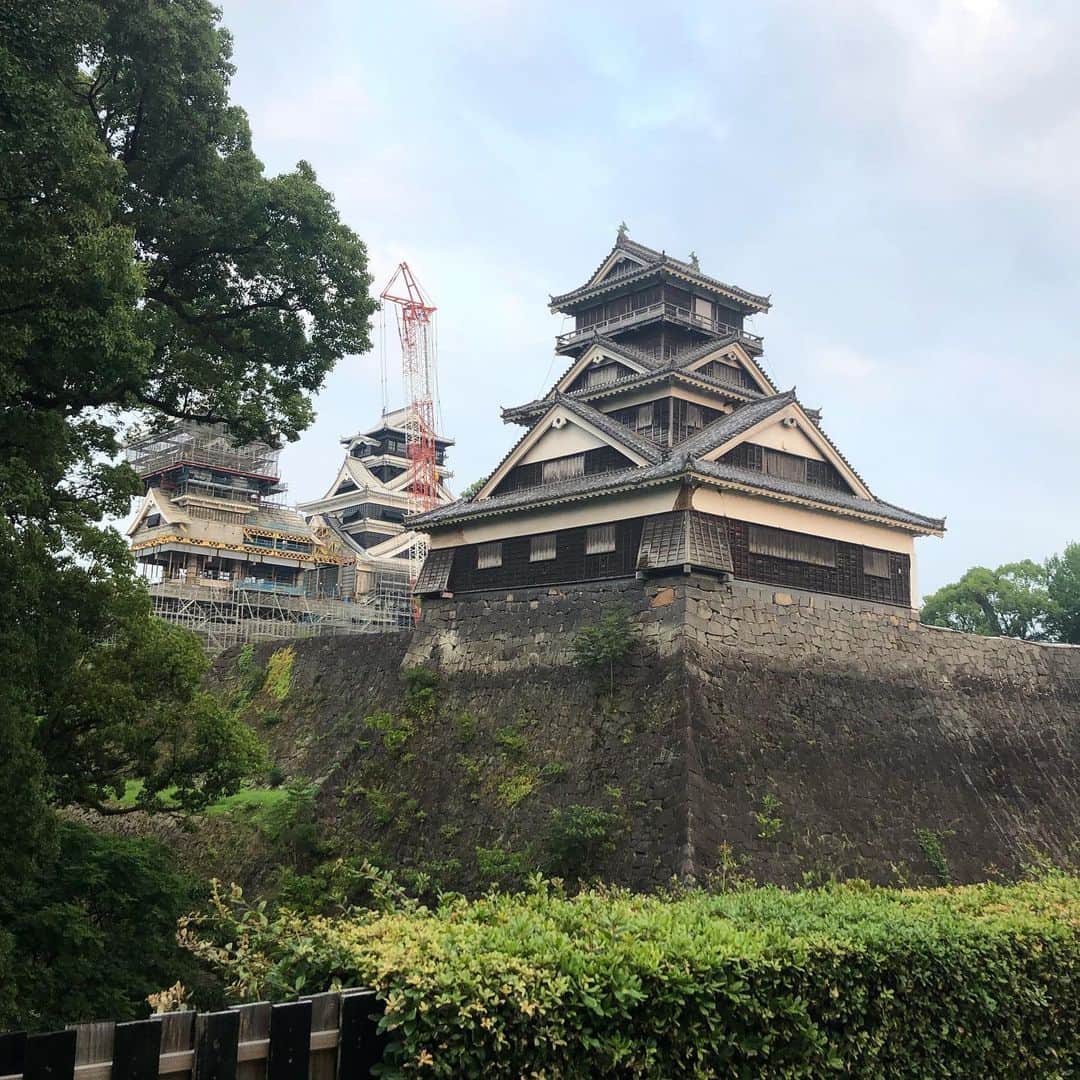 布袋寅泰さんのインスタグラム写真 - (布袋寅泰Instagram)「熊本城。復旧が進み堂々とした姿を取り戻しつつある大小天守。17年後、完全に復活した力強い姿を見るのを楽しみにしています。#熊本城 #熊本 #復興 #kumamotocastle」7月17日 9時05分 - hotei_official