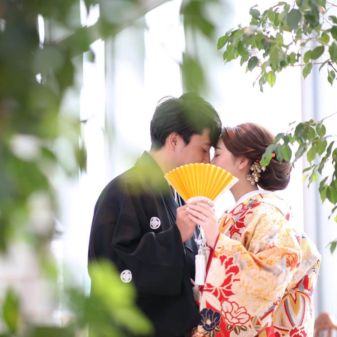 のインスタグラム：「@lasoeurosaka_wedding 和装前撮り❤️ . . . #モントレ花嫁 #ホテルモントレラスール大阪  #モントレウェディング #卒花レポ #モントレ . #dressy花嫁  #marry花嫁  #プレ花嫁 #全国の花嫁さんと繋がりたい  #weddingdress #takamibridal  #wedding #結婚式 #ホテルランチ #ホテル婚 #ブライダルフェア #式場探し  #秋婚 #春婚  #花嫁ヘア #卒花嫁 #令和元年 #仲良し夫婦」