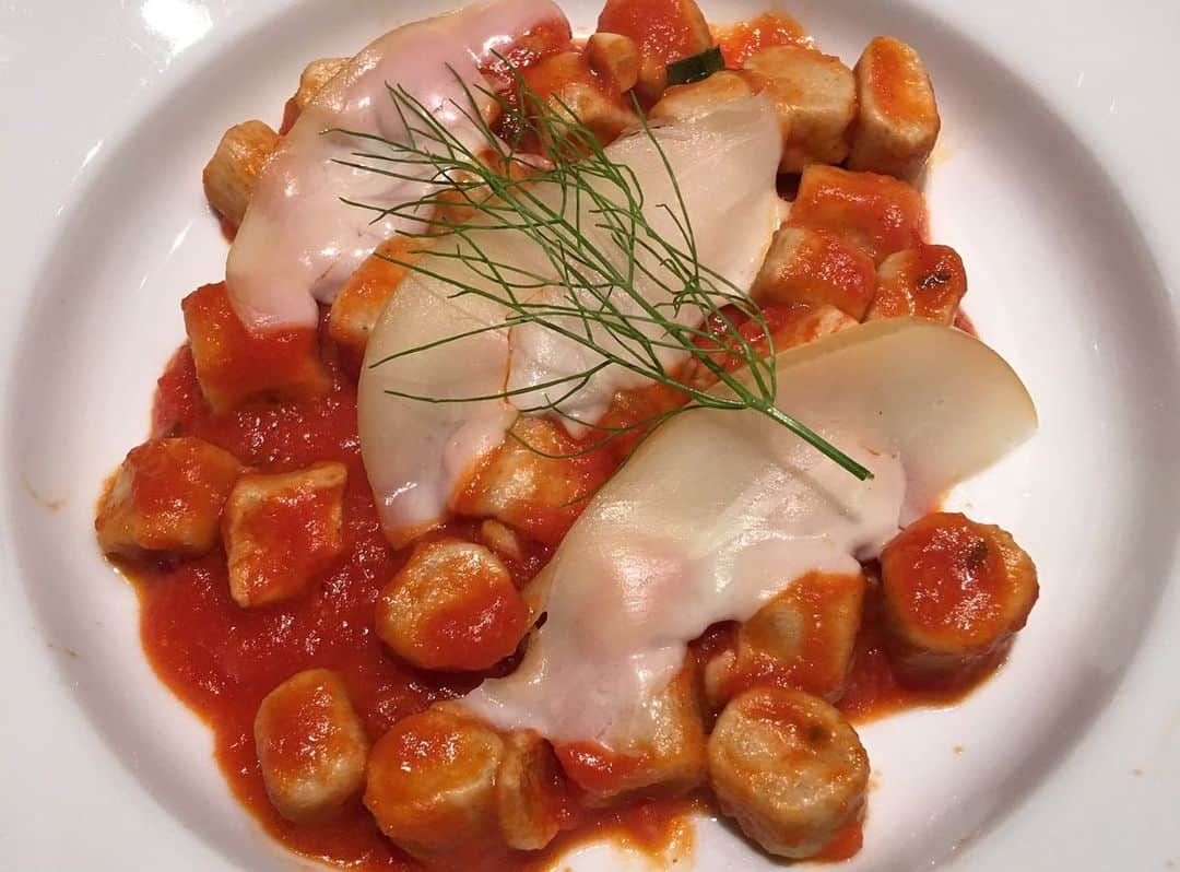 ザックポーゼンさんのインスタグラム写真 - (ザックポーゼンInstagram)「#gnocchi time! #cookingwithzac」7月17日 9時47分 - zacposen