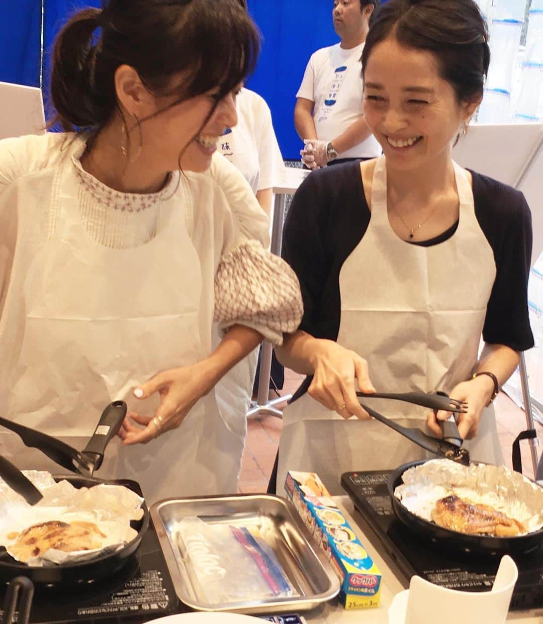 のインスタグラム：「- すごく楽しみにしていたイベント今日明日期間限定 「下味冷凍食堂by Ziploc®」オープン🎈  その場でおいしく簡単な下味冷凍のレシピを調理し 食べることができる体験型POP UP  日頃から多大に愛し 我が家にはなくてはならない存在の「Ziploc」  ジップロックを使って下味冷凍することで 忙しい方にもたくさんのメリット 時短、節約、おいしさ長持ちおいしさアップ☝🏻☝🏻 ・ 下味冷凍は肉や魚に調味料をつけ 冷凍しておくだけで美味しい時短調理ができるレシピ 食べるときは解凍し焼くだけで完成だよ👩🏻‍🍳 ・ ・ 仕事が遅くなった時でも下準備できてる安心感 お肉やお魚の安売り時に買いだめしておけるから 家計にも助かるし👛 肉や魚がやわらかくなったり臭みが抜けたり 味がグッとしみ込んで とにかくおいしくできるのがうれしい🐟🥩 ・ わたしは仕込みの方が大好きだから 休日黙々下味冷凍するつもり やりきった感がクセになる ・ イベント本当にたのしかったので みなさまにも是非味わってほしいな💙 ・ ・ ・ 開催場所：Kitchen Studio SUIBA ‪〒104-0031　東京都中央区京橋1丁目12-7‬ 東京メトロ京橋駅6番出口より徒歩５分 ・ ・ @urawaza_recipe #下味冷凍食堂#下味冷凍#ziploc#ziploc活用#PR#ジップロック#ゆとりうむ」