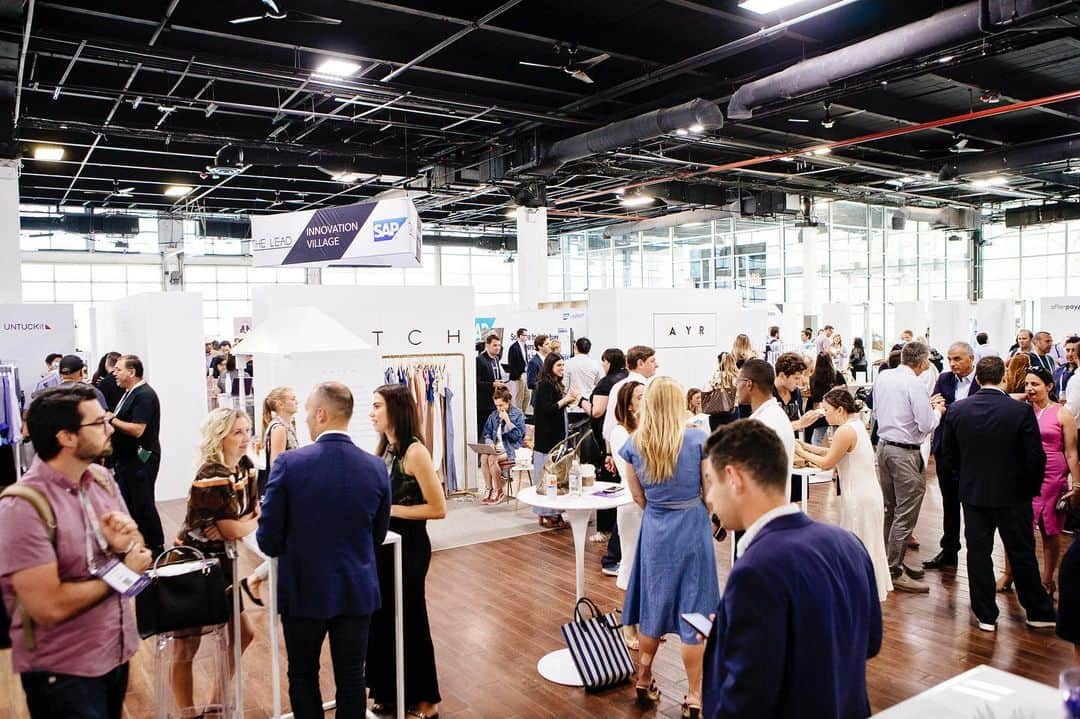 ティモウェイランドさんのインスタグラム写真 - (ティモウェイランドInstagram)「💡 One week ago, 1500+ executives across fashion, beauty, retail & technology gathered on the Brooklyn waterfront for @thelead.co Innovation Summit 2019! Huge thanks to our speakers, sponsors, and the dream team who made it all happen. 🌿 Living wall installation by the brilliant @kevinwilliamreed 📸 by my fave @sarakerens 🙏🏼」7月17日 10時03分 - timoweiland