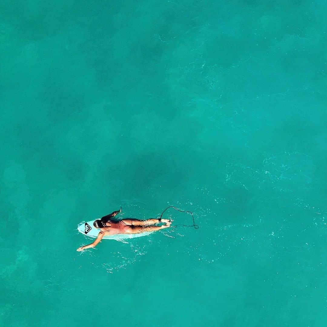 ロキシーさんのインスタグラム写真 - (ロキシーInstagram)「#JeffreysBay, South Africa, from above with @maineikinimaka #GoGirls」7月17日 10時00分 - roxy