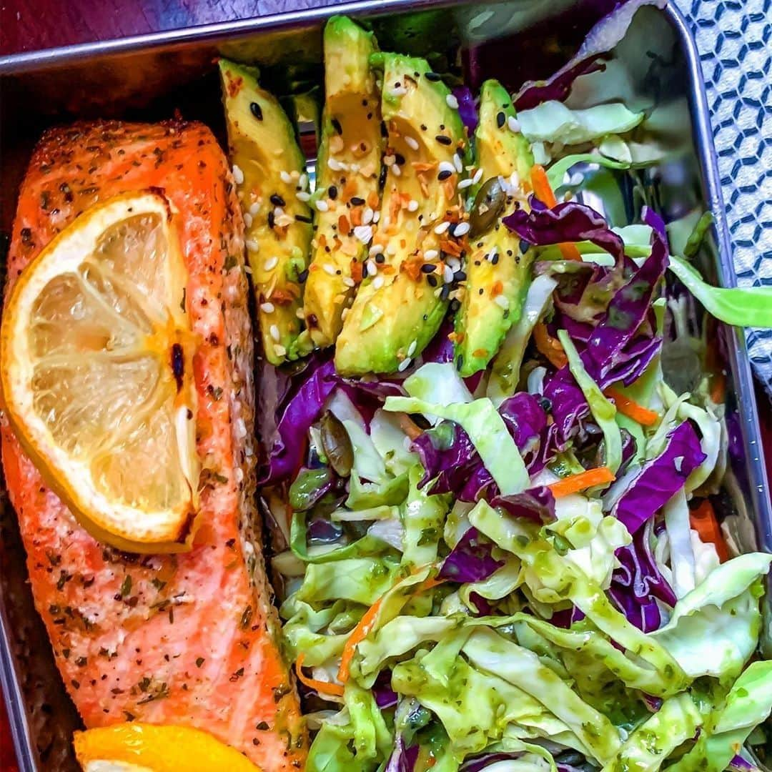 Flavorgod Seasoningsさんのインスタグラム写真 - (Flavorgod SeasoningsInstagram)「Baked Garlic Lemon Salmon with Green Goddess Slaw - KETO Friendly ✅⁠ -⁠ By @keto_rebel ⁠ -⁠ "Baked Garlic Lemon Salmon with Green Goddess Slaw. I seasoned the salmon with @flavorgod Lemon Garlic seasoning, salt, pepper and olive oil. For the slaw I used green goddess dressing from @traderjoes"⁠ -⁠ Add delicious flavors to any meal!⁠ Click the link in my bio @flavorgod ✅www.flavorgod.com⁠ -⁠ Flavor God Seasonings are:⁠ 💥 Zero Calories per Serving ⁠ 🙌 0 Sugar per Serving⁠ 🔥 KETO & PALEO⁠ 🌱 GLUTEN FREE & KOSHER⁠ ☀️ VEGAN-FRIENDLY ⁠ 🌊 Low salt⁠ ⚡️ NO MSG⁠ 🚫 NO SOY⁠ 🥛 DAIRY FREE *except Ranch ⁠ 🌿 All Natural & Made Fresh⁠ ⏰ Shelf life is 24 months⁠ -⁠ -⁠ #food #foodie #flavorgod #seasonings #glutenfree #mealprep  #keto #paleo #vegan #kosher #breakfast #lunch #dinner #yummy #delicious #foodporn ⁠」7月17日 10時00分 - flavorgod