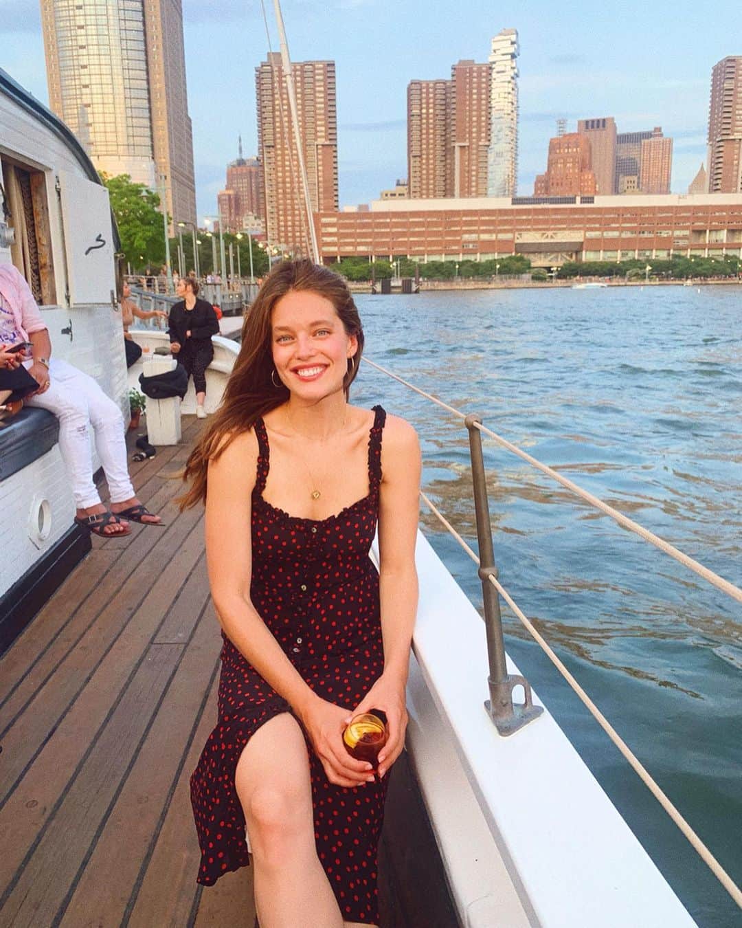 エミリー・DiDonatoのインスタグラム：「Aperol spritzing my way through this summer 🍊⛵️」