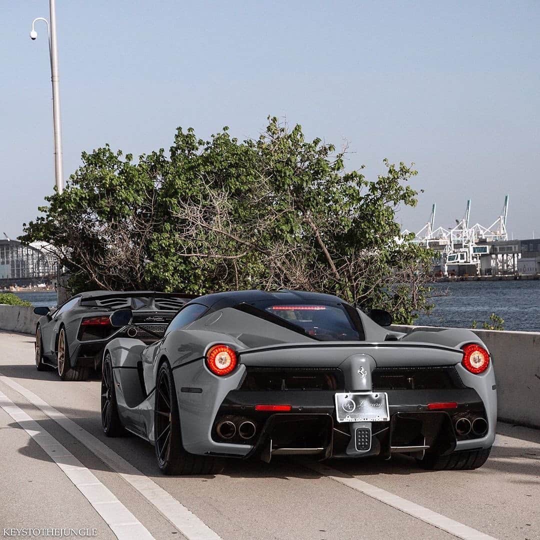 CARLiFESTYLEさんのインスタグラム写真 - (CARLiFESTYLEInstagram)「If @wiresonly LaFerrari and SVJ were grey. What do you think? #carlifestyle Photo @keystothejungle」7月17日 10時17分 - carlifestyle