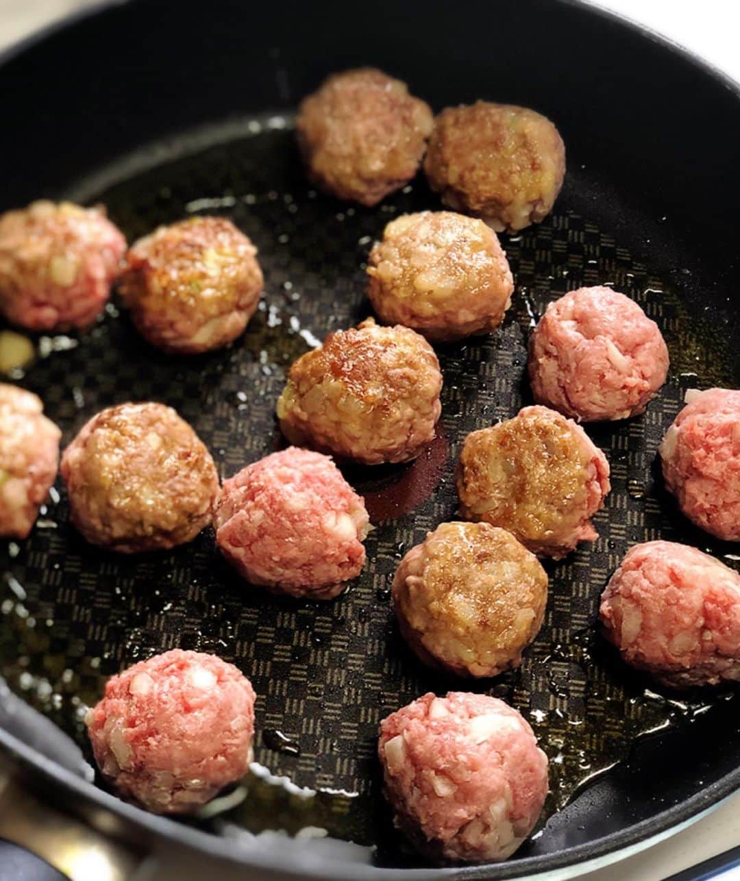 Mizuki【料理ブロガー・簡単レシピ】さんのインスタグラム写真 - (Mizuki【料理ブロガー・簡単レシピ】Instagram)「・ ♡煮込み10分♡ ミートボールとなすのトマト煮 ・ おはようございます(*^^*) 今朝のブログでは #ミートボールとなすのトマト煮 を ご紹介させていただきました♩ ごろごろ入ったミートボールも トマトの酸味でさっぱり食べられますよ♡ ごはん、パン、#パスタ にも合うので よかったらお試し下さいね(*´艸`) おすすめです♩ ・ ・  #ブログ更新しました ・ ・  ブログ(レシピ)はホームのリンクよりご覧下さい↓ @mizuki_31cafe 【Mizuki公式ラインブログ】 https://lineblog.me/mizuki_official/ ・ ・ #トマト煮 #ミートボール #肉団子  #Mizuki#簡単レシピ#時短レシピ#節約レシピ#料理#レシピ#フーディーテーブル#ブログ#おうちごはん#おうちカフェ#デリスタグラマー#料理好きな人と繋がりたい#料理ブロガー#おうちごはんlover #foodpic#food#follow#cooking#recipe#lin_stagrammer」7月17日 10時20分 - mizuki_31cafe