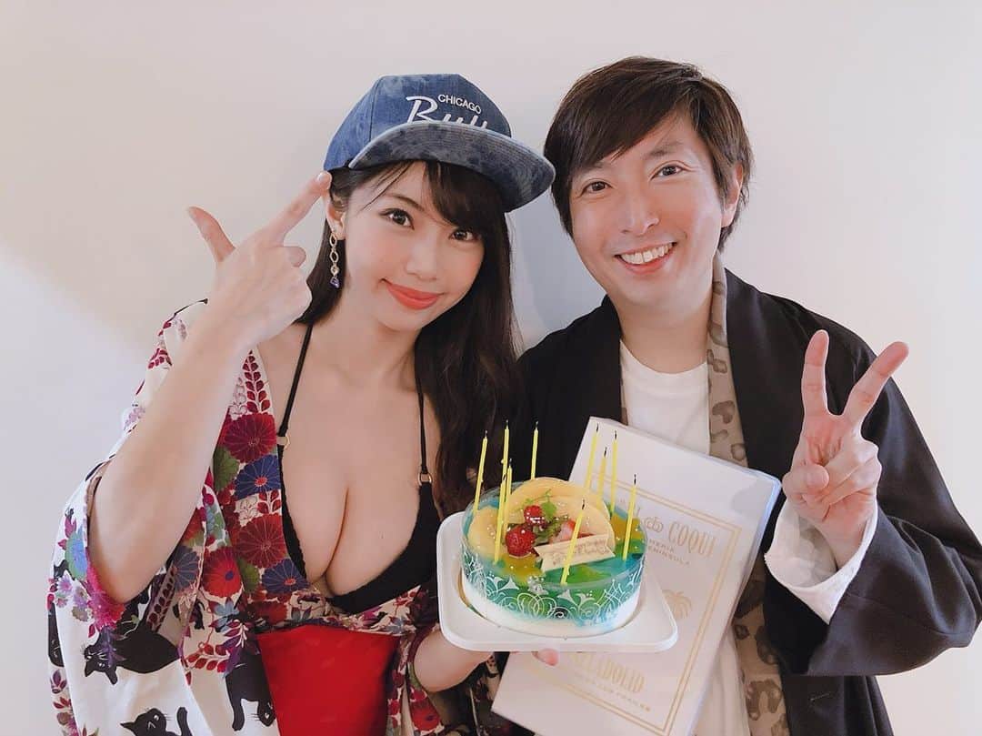 鈴木ふみ奈さんのインスタグラム写真 - (鈴木ふみ奈Instagram)「私の誕生日の日が撮影だったんだけど、サプライズでお祝いしてくれたよ🎂✨ 素敵なケーキに、可愛い帽子のプレゼントありがとうございます🙏🌈」7月17日 10時25分 - fuminasuzuki