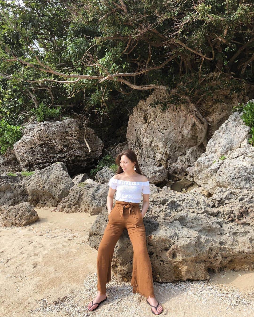 のインスタグラム：「7.17 I just turned 28!✌🏽🎂✨ 28歳になったよ！  しかも今日は部分月食の満月みたい🌕 古い悩みを手放し新しい幸運をむかえるのを後押ししてくれるんだって💫 なんだか良いスタート😙笑  そんな今日も朝から撮影中です。 みなさん、いつもありがとう💞  #717 #birthday #中世古麻衣」