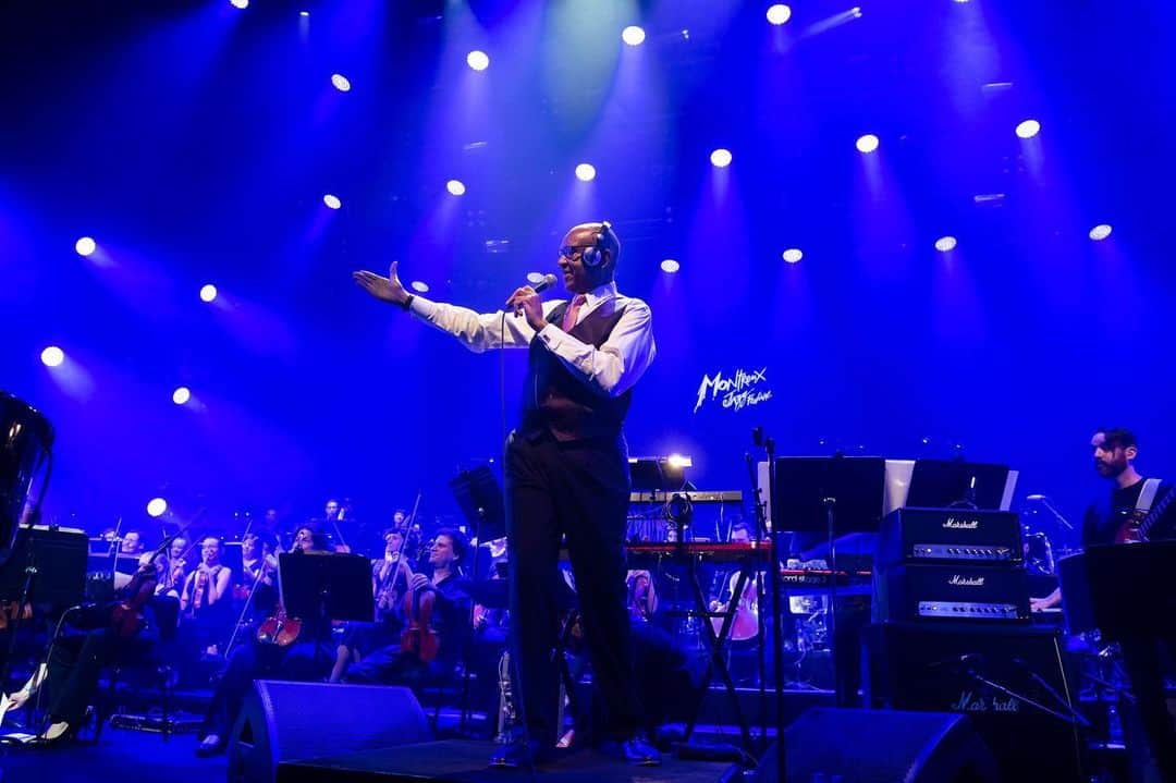 クインシー・ジョーンズさんのインスタグラム写真 - (クインシー・ジョーンズInstagram)「It absolutely makes my soul smile to have ended this year’s EU tour at the place I get to call home...@montreuxjazzfestival, you’ve been good to me since the moment I first visited in 1986, & Saturday’s show was no exception. I want to send a very special thank-Q to @johnclaytonjazz (I’ve had the honor of knowing him since he was a teenager!!) & @julesbuckleymusic (who’s stuck with us for the past few years now) for conducting the beautiful orchestra & pouring your heart & soul into the music…You don’t get a show like that without a leader who knows what’s UP. Undoubtedly, two of the absolute best in the game!! And big-time love & props to @sheleamusic @jonbatiste @laurenjauregui @jonahnilsson @ibrahimmaaloufofficial @m_chedid @daley @salif_crookboyz @vulavox @brenpix @ladonnamarie2 @hollypetrie @robmusic7 for giving it all you got out there on that stage. It makes my soul smile to see young talents like y’awl know your craft & it was an absolute pleasure to have you perform the music I’ve had the honor of being a part of during my nearly 70 year career. Thank-Q @mathieujaton & everyone else at @montreuxjazzfestival for showing us the utmost ❤️...As always...see U next year! 📸1: Anne LaureLechat 📸2-4: Lionel Flusin」7月17日 1時34分 - quincyjones