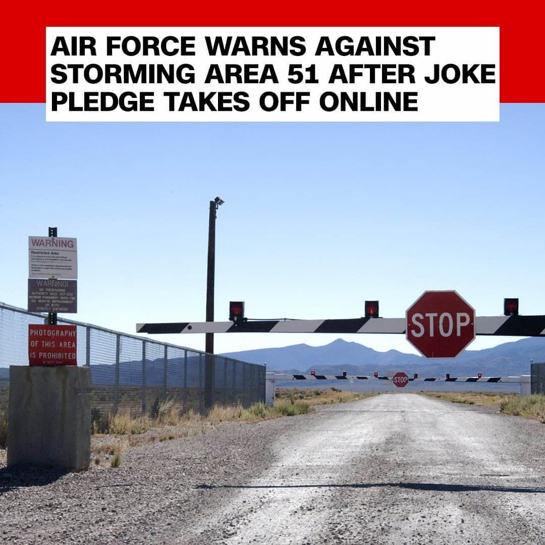 CNNさんのインスタグラム写真 - (CNNInstagram)「More than 1 million people have signed up for a joke Facebook event calling for crowds to converge on Area 51, the US Air Force base in Nevada that's long been a source of alien conspiracy theories 👽🛸 “Let’s see them aliens,” the page says. But the Air Force isn’t so lighthearted about the suggestion of storming the base, and warned UFO enthusiasts that the military “always stands ready to protect America and its assets.” (📸: Getty Images)」7月17日 1時53分 - cnn