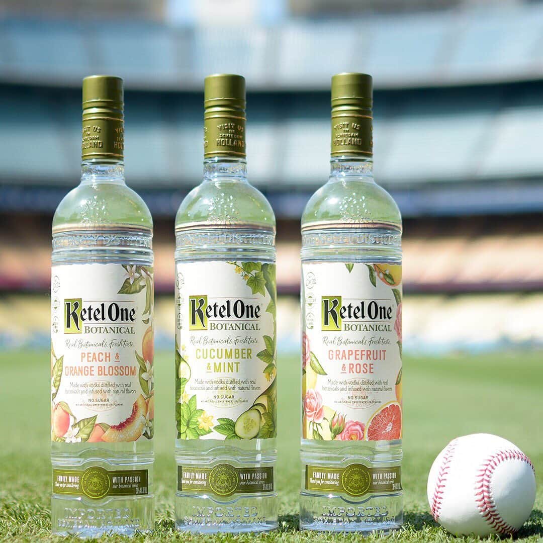 Los Angeles Dodgersさんのインスタグラム写真 - (Los Angeles DodgersInstagram)「Switch up your spritz game this summer with Ketel One Botanical. Combine with soda over ice and enjoy a #BotanicalSpritz.」7月17日 1時56分 - dodgers