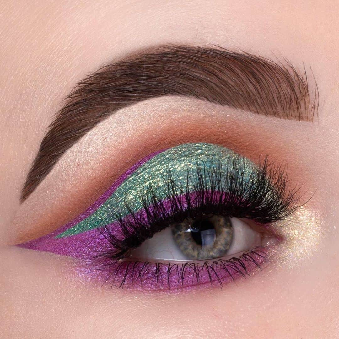 Kylie Cosmeticsさんのインスタグラム写真 - (Kylie CosmeticsInstagram)「Gorgeous look using the Under The Sea palette & Aqua Mama shimmer eye glaze by @nannasimonsenmua 😍✨ available now on KylieCosmetics.com」7月17日 1時59分 - kyliecosmetics
