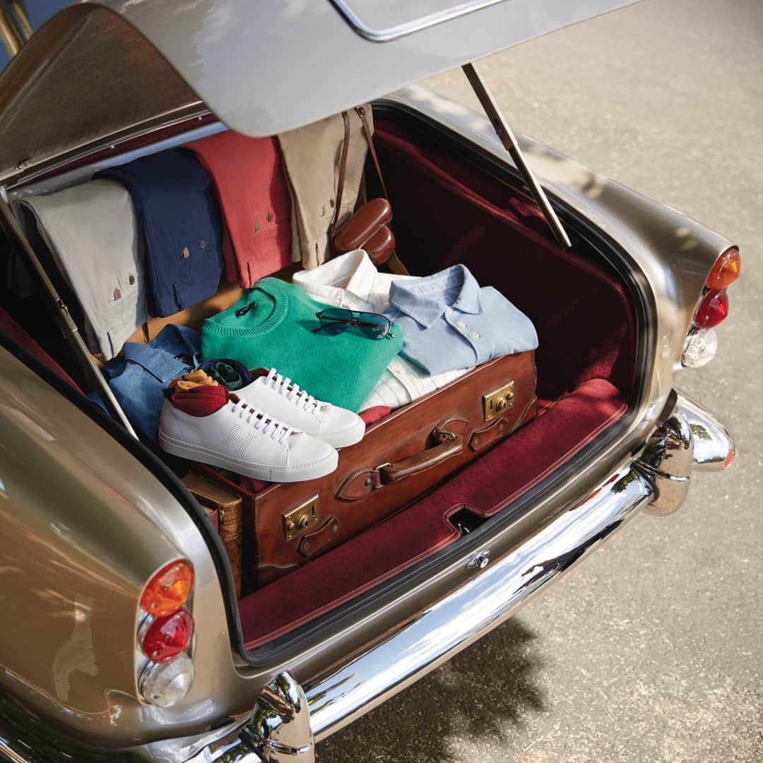 ハケットのインスタグラム：「Holiday packing has never been easier with our summer-proof wardrobe wonders. Explore at the link in bio. #Hackett #Summer #HolidayPacking」