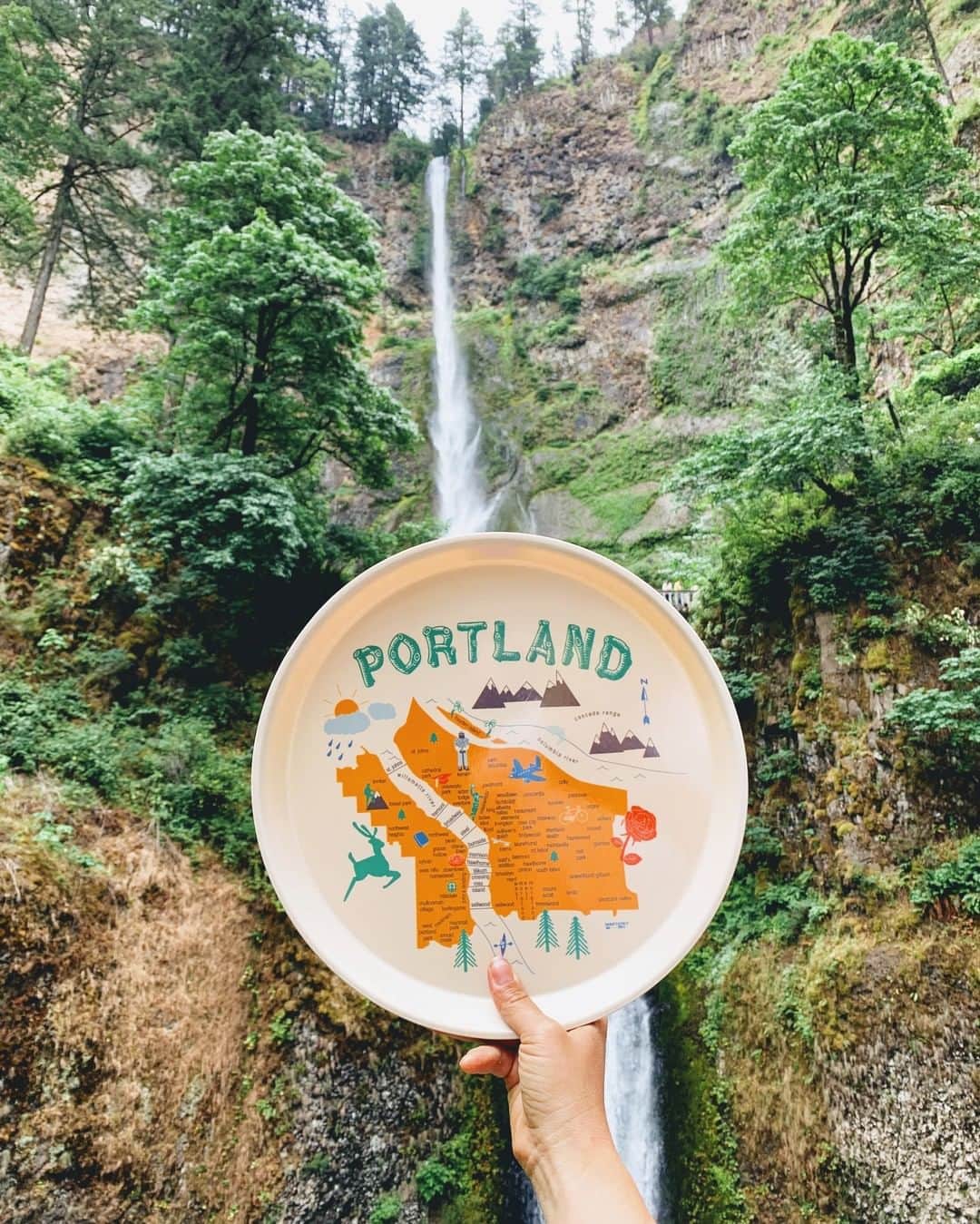 マップトートさんのインスタグラム写真 - (マップトートInstagram)「Vibes and views. Portland has is all! Head to our stories to check out our favorite PDX spots and the inspiration behind our icons. . . . . . #maptote #madeinbrooklyn #madeinusa #portland #pdx #portlandvibes #portlandproud」7月17日 2時01分 - maptote