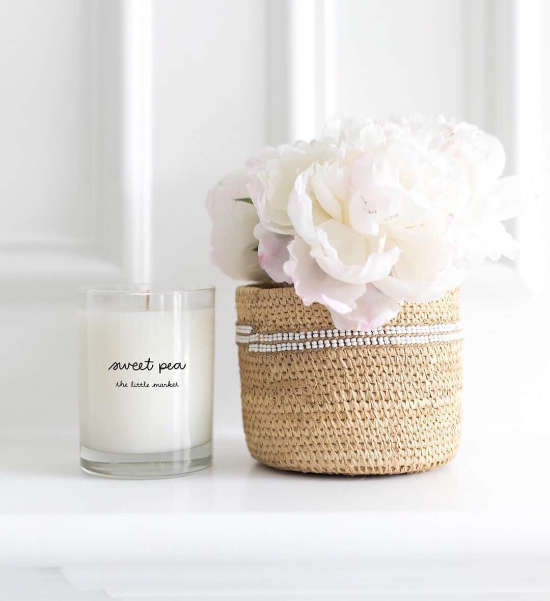 The Little Marketさんのインスタグラム写真 - (The Little MarketInstagram)「Fill your home with fresh scents. Our candles are hand-poured using an all-natural coconut and soy wax blend. Tap to shop.」7月17日 2時09分 - thelittlemarket