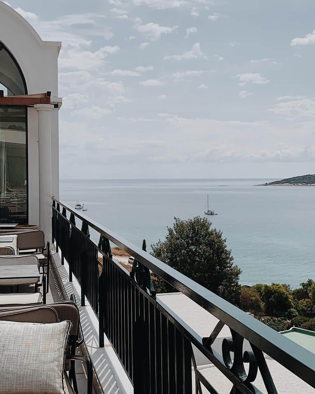 Kelsey Simoneのインスタグラム：「Athens views 🇬🇷」