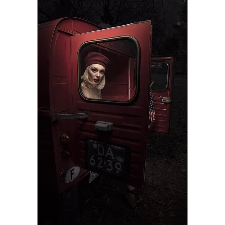 のインスタグラム：「“The camera must be used as a vehicle of the imagination.” @formento2 – 📸 #NewYork 🇺🇸 Come see their work, along with 6 other world-renowned photographers, during the free exhibit “The World Inspired By Citroën” #WIBC at @MonnaiedeParis. . . . Link in Bio ⬆️ #WIBC #CitroënOrigins #Citroën100 #USA  #Photography #Art #Picoftheday #Photooftheday #InstaCar #CarsofInstagram」