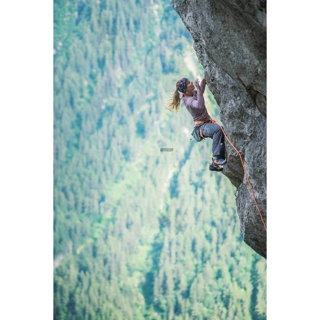 のインスタグラム：「Very pleasant day last weekend at the "Ventilateur" cliff close to Chamonix with @joshlrsn and the american crew, and @jan_novak_photography behind the 📷  Felt wonderful to wear pants and long sleeves in the middle summer! Here is me in "Paco" 8a, in honour of the son of my friend Martina Cufar-Potard and her husband Nico, who have been developing the cliff in the last few years! Good job guys and thank you 😀  @petzl_official @eb_climbing @volxholds @luxov_connect . #petzlteam #petzlgram #belaybetter #teameb #climbinginnovations #beyondhopeuk #useyourfeet #django」