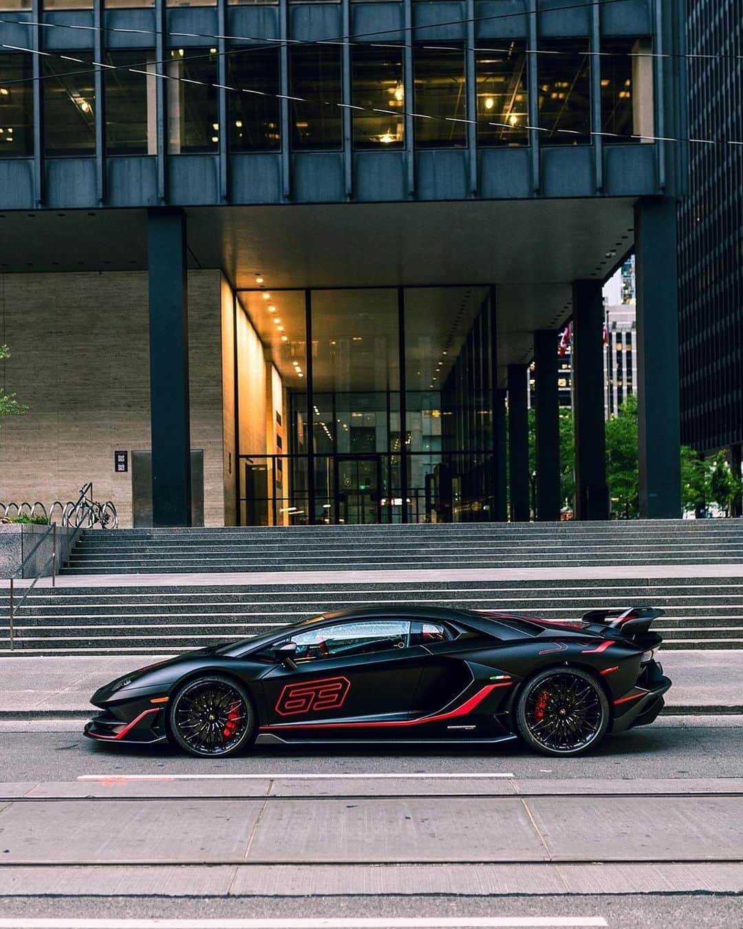 CarsWithoutLimitsさんのインスタグラム写真 - (CarsWithoutLimitsInstagram)「Sinister SVJ63 Owner @tetratheg0d  Photo @zachbrehl  #carswithoutlimits #toronto #aventadorsvj63」7月17日 2時47分 - carswithoutlimits