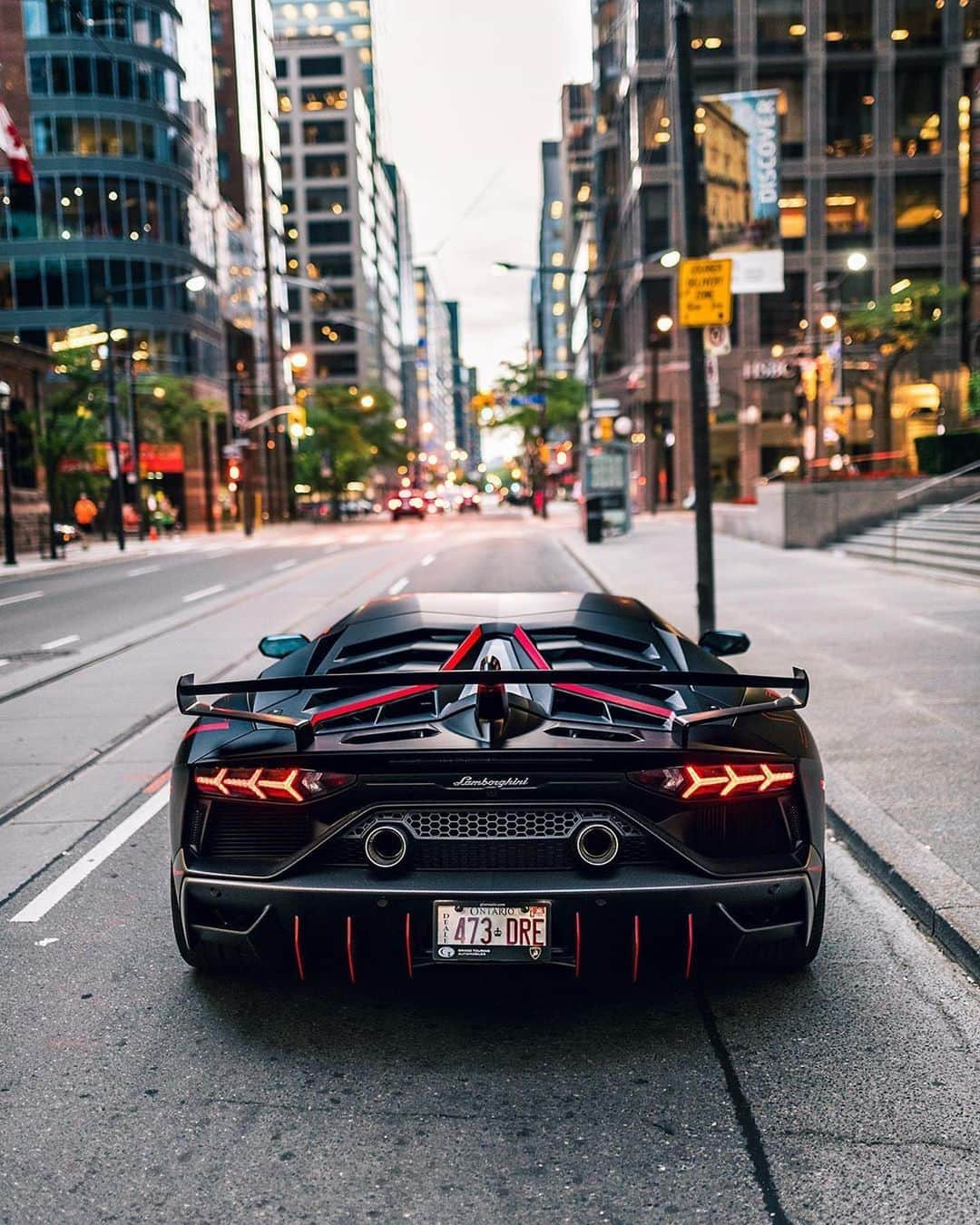 CarsWithoutLimitsさんのインスタグラム写真 - (CarsWithoutLimitsInstagram)「Sinister SVJ63 Owner @tetratheg0d  Photo @zachbrehl  #carswithoutlimits #toronto #aventadorsvj63」7月17日 2時47分 - carswithoutlimits