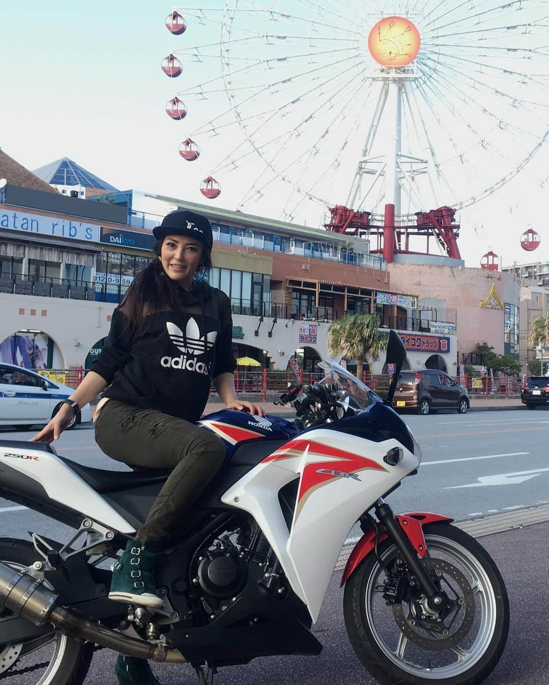 福山理子さんのインスタグラム写真 - (福山理子Instagram)「沖縄また、いきたい！ #沖縄北谷 #CBR250 #レンタルバイク #レンタルバイカー #ホテルおきなわ」7月17日 3時28分 - rikofukuyama