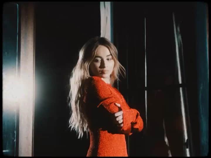 サブリナ・カーペンターのインスタグラム：「i’m fakin out now.  #SingularAct2 out this Friday 7/19」