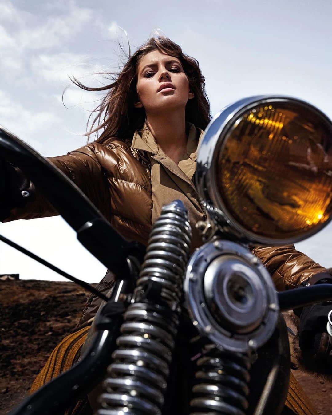 ヴァレリー・カウフマンのインスタグラム：「Westworld 🌎 #NewForm 🏍💨 @collectibledry issue 12 cover story  shot by @stephanglathe styled by @sayuri_bloom make-up by @kerstinhajdu and hair by @pauldonovanhair」