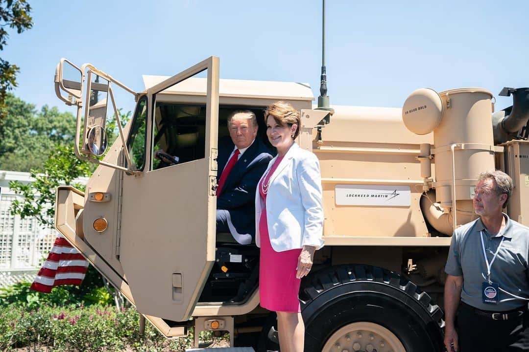 ドナルド・トランプさんのインスタグラム写真 - (ドナルド・トランプInstagram)「Manufactures show their products on the South Lawn of the White House, Monday, July 15, 2019, at the Made in America Product Showcase event held at the White House.」7月17日 3時54分 - realdonaldtrump