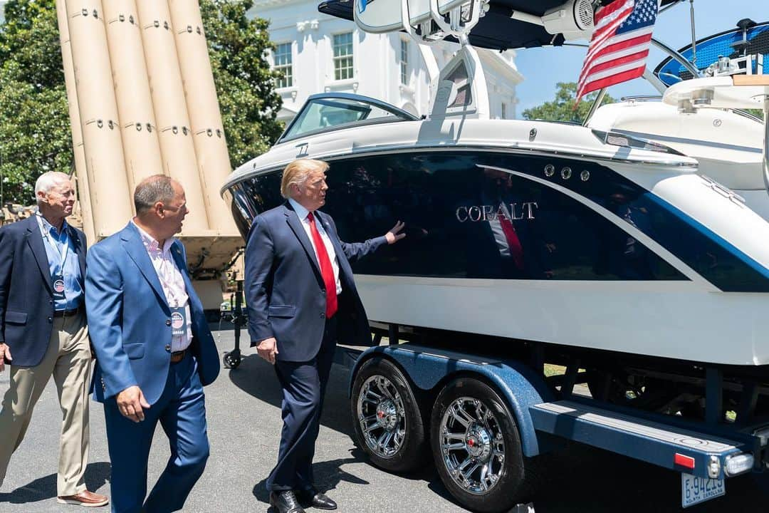 ドナルド・トランプさんのインスタグラム写真 - (ドナルド・トランプInstagram)「Manufactures show their products on the South Lawn of the White House, Monday, July 15, 2019, at the Made in America Product Showcase event held at the White House.」7月17日 3時54分 - realdonaldtrump