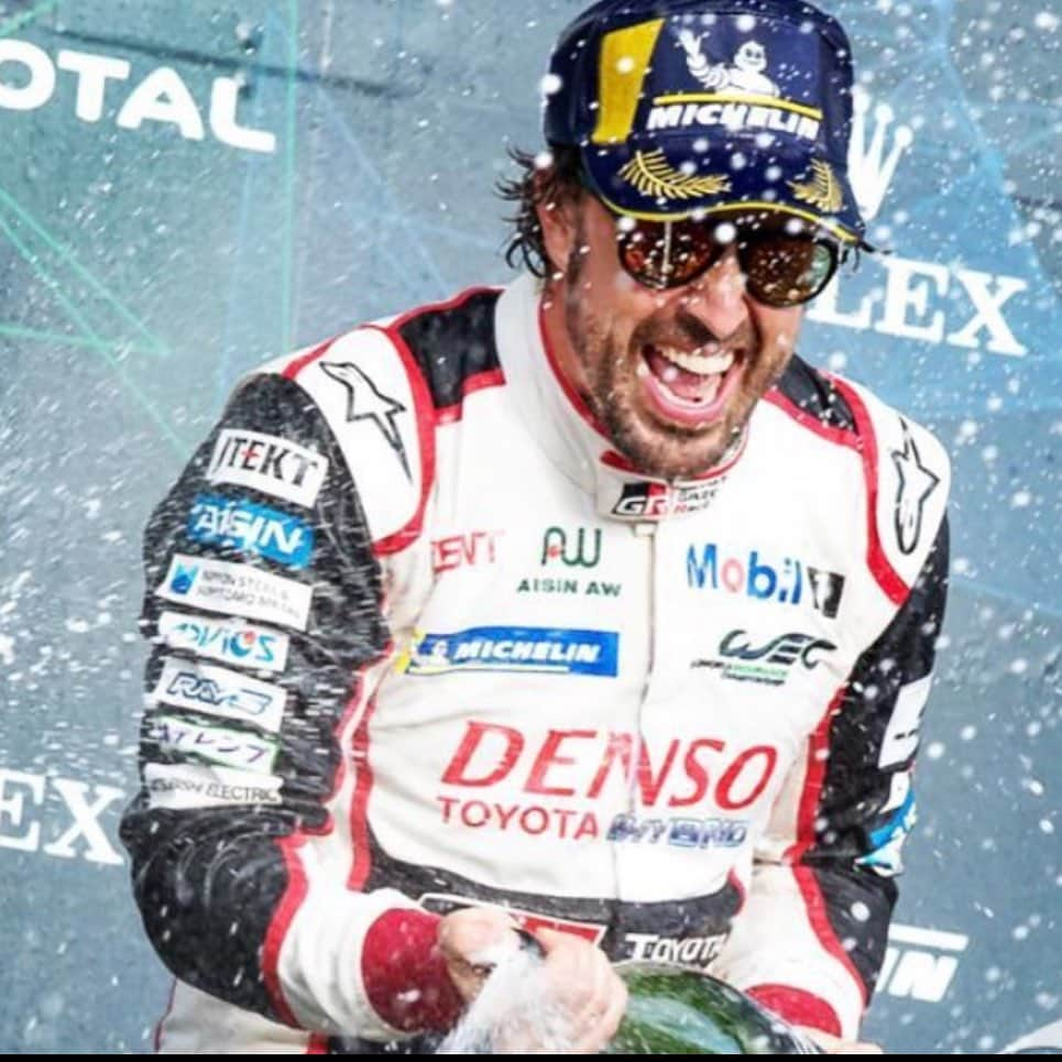 フェルナンド・アロンソさんのインスタグラム写真 - (フェルナンド・アロンソInstagram)「One month already...but still enjoying every memory form the @fiawec_official Super season😁😁😁!! World champions again !! 🏆 #toyota #wec」7月17日 4時14分 - fernandoalo_oficial